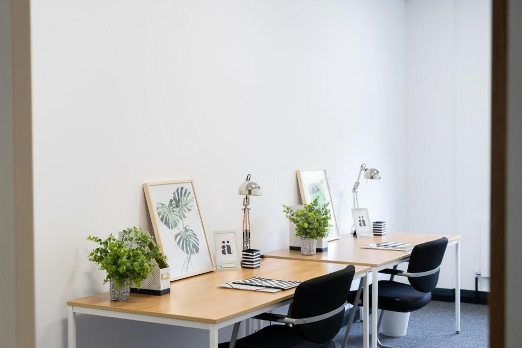 Property photo 3 of 8 Example Office 