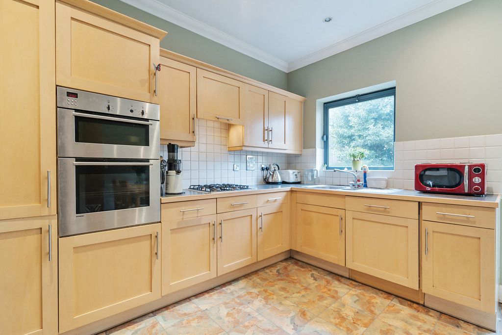 Property photo 2 of 20 Kitchen
