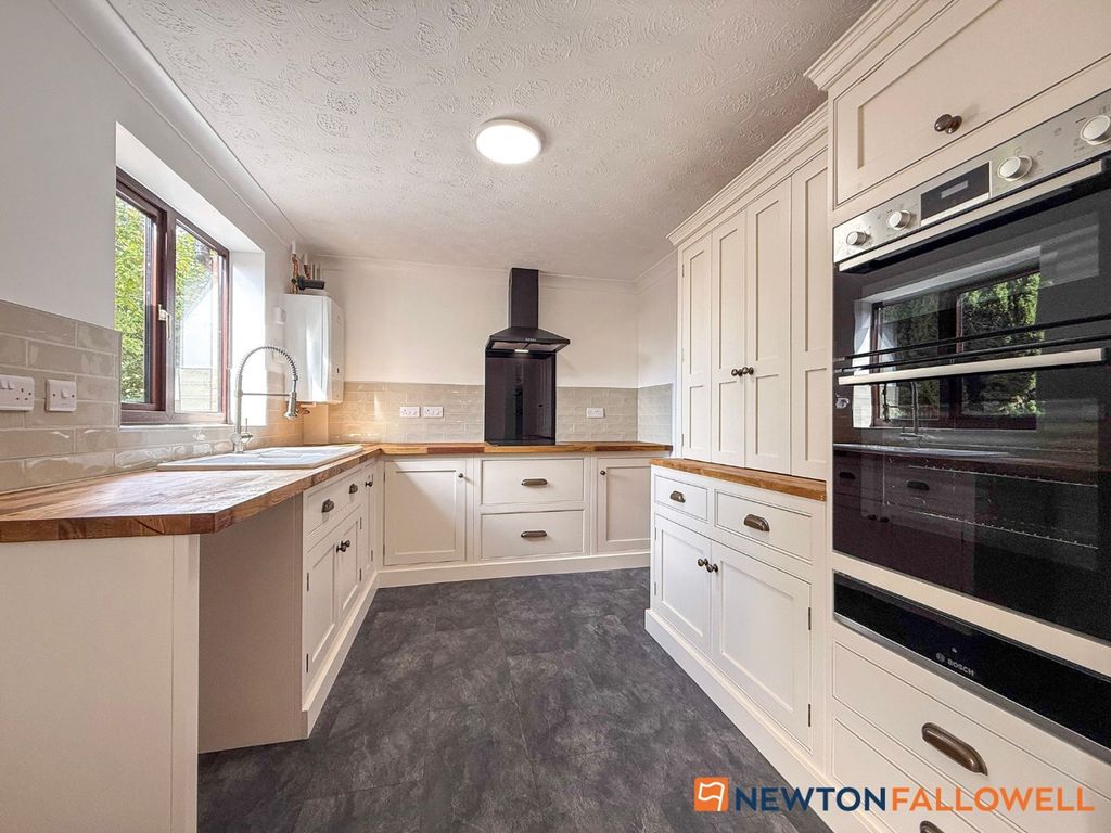 Property photo 2 of 27 Kitchen 1