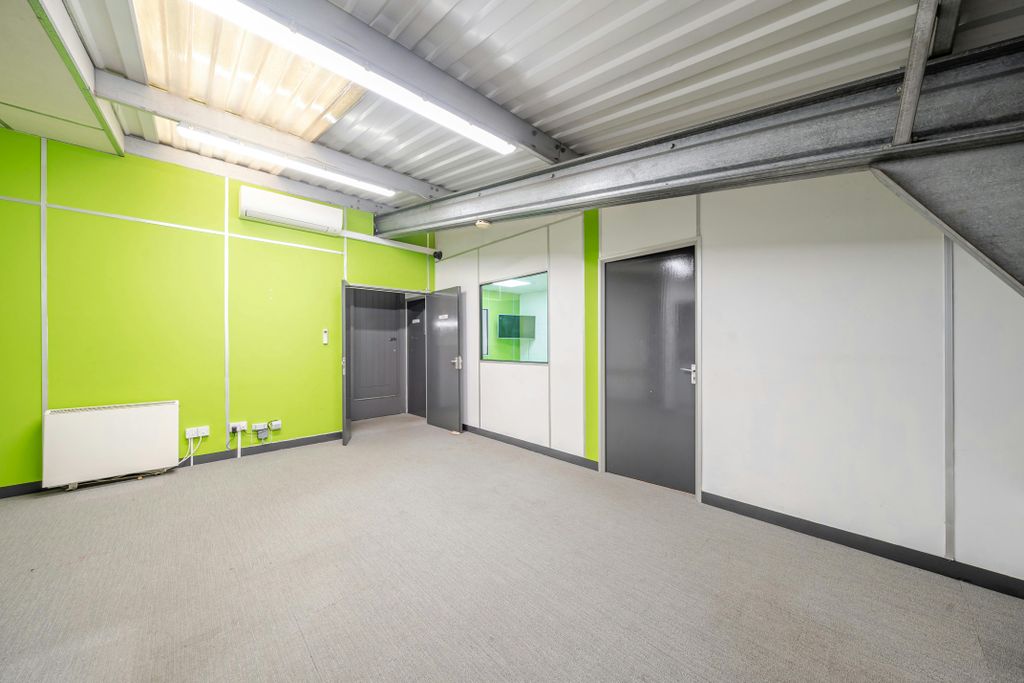 Property photo 3 of 10 1347245568ba9E88B2789.Jpg