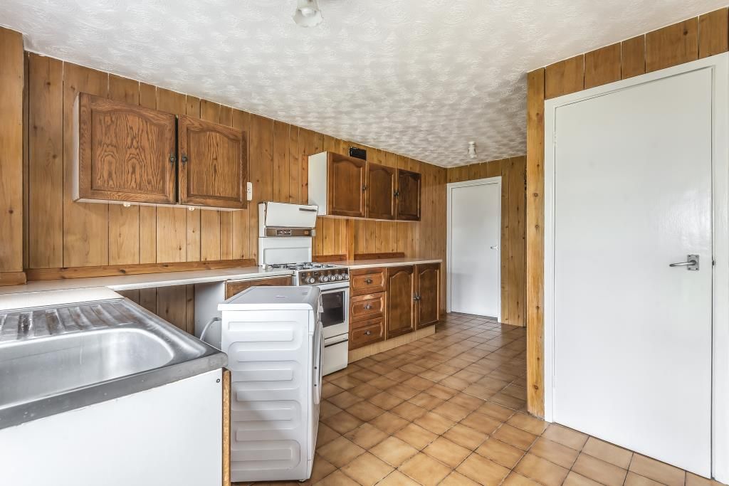 Property photo 2 of 10 Kitchen