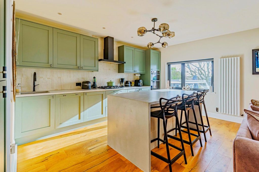 Property photo 3 of 37 Kitchen