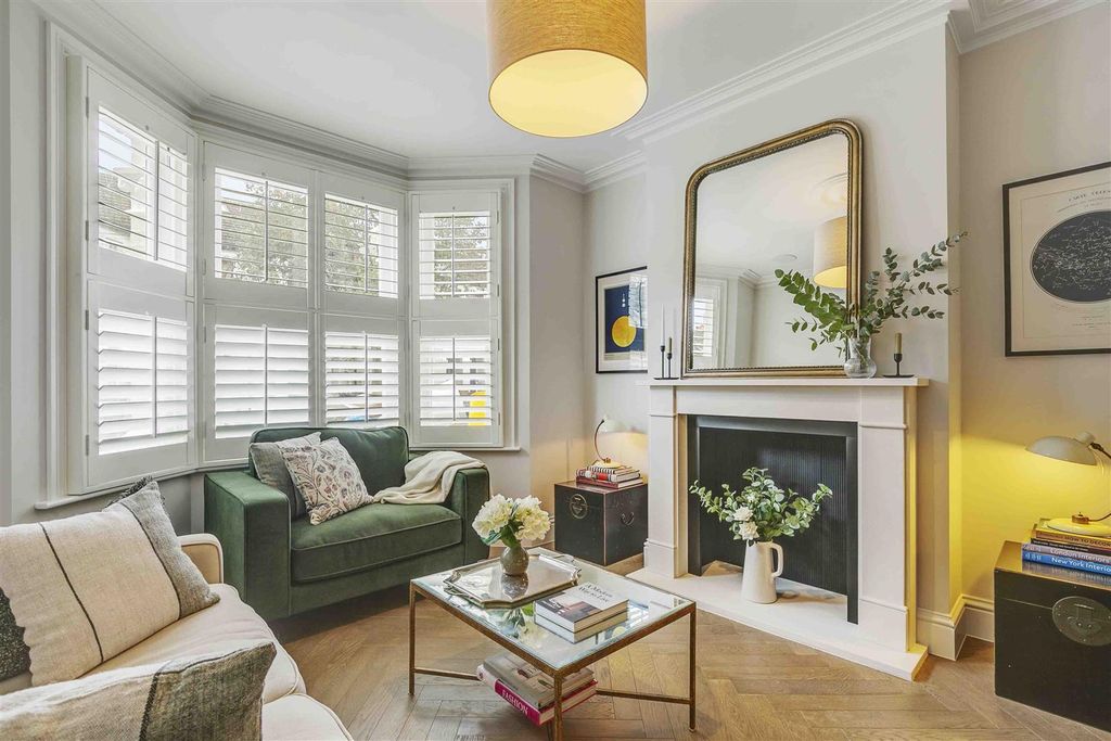 Property photo 2 of 31