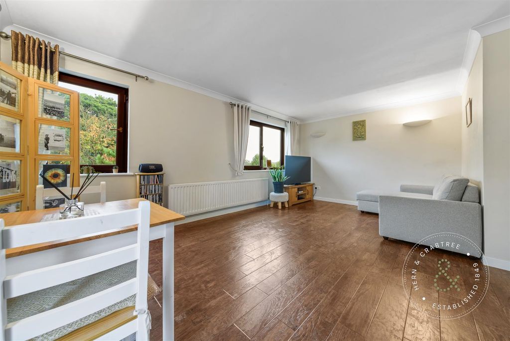 Property photo 2 of 25 Reynoldson-House-16.Jpg
