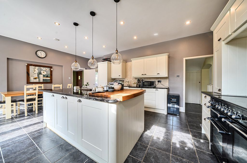 Property photo 3 of 22 1429970-17-69c198...