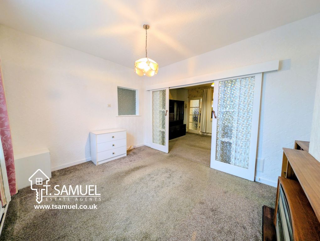 Property photo 3 of 28 Living Room 1