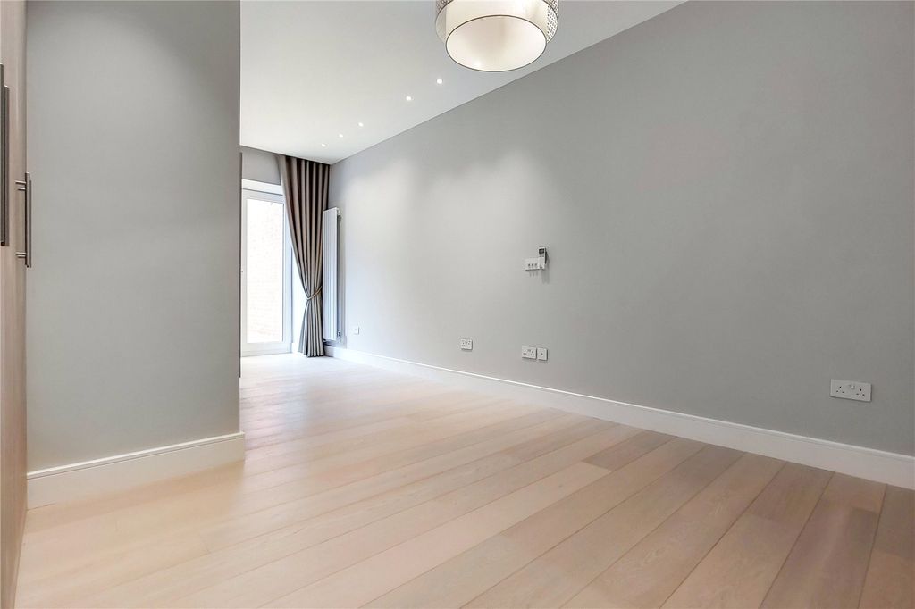 Property photo 3 of 24 Picture No. 06