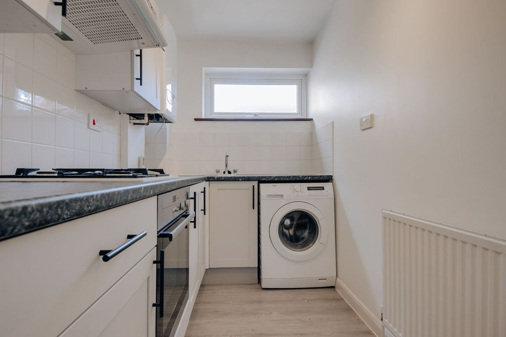 Property photo 1 of 6 Kitchen