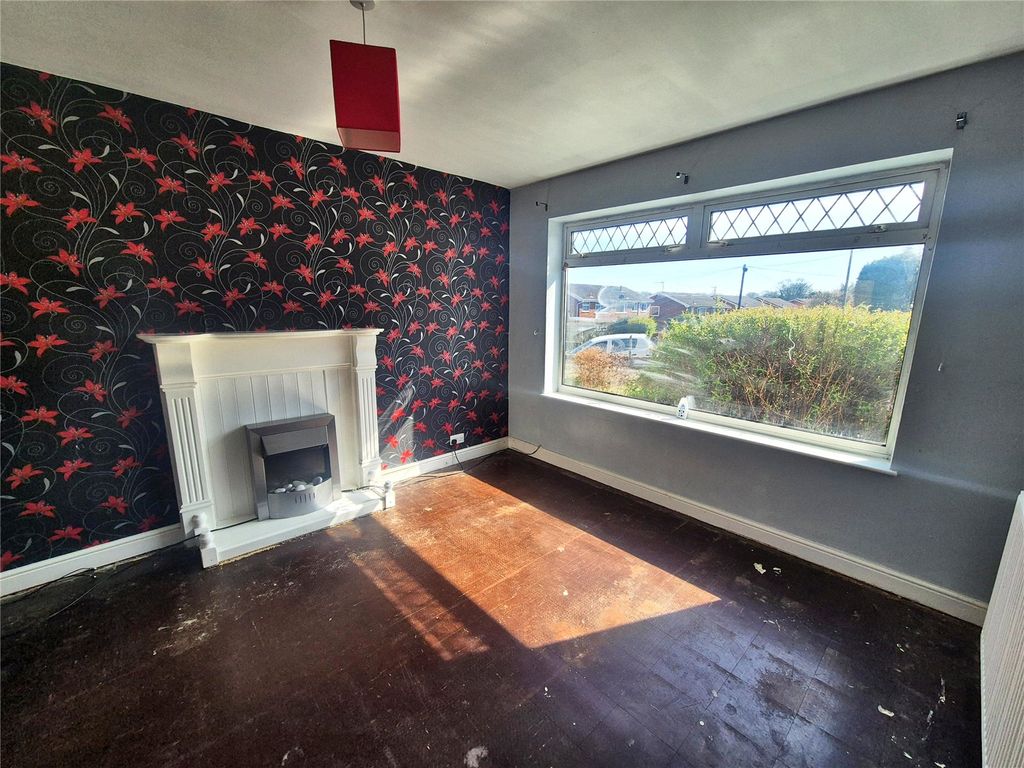 Property photo 3 of 13 Living Room