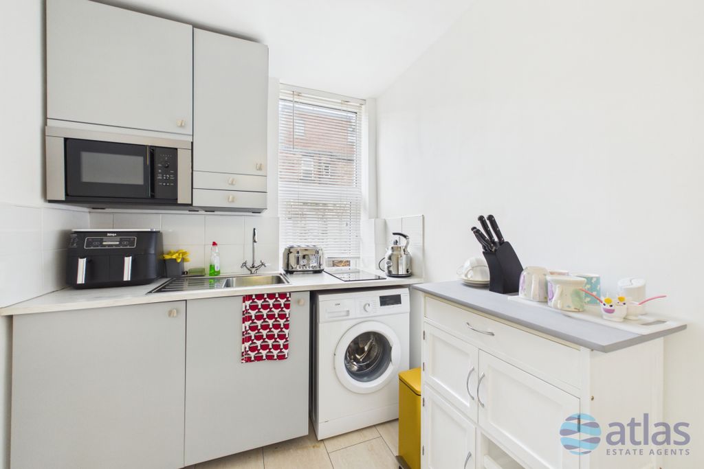 Property photo 3 of 12 Kitchen