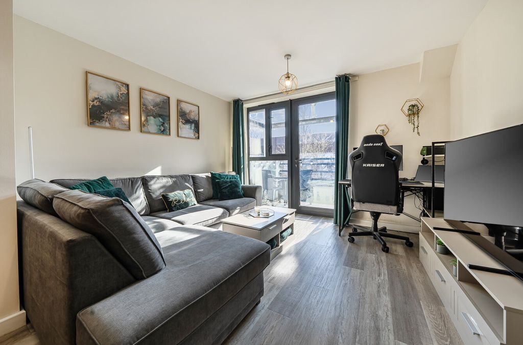 Property photo 1 of 8