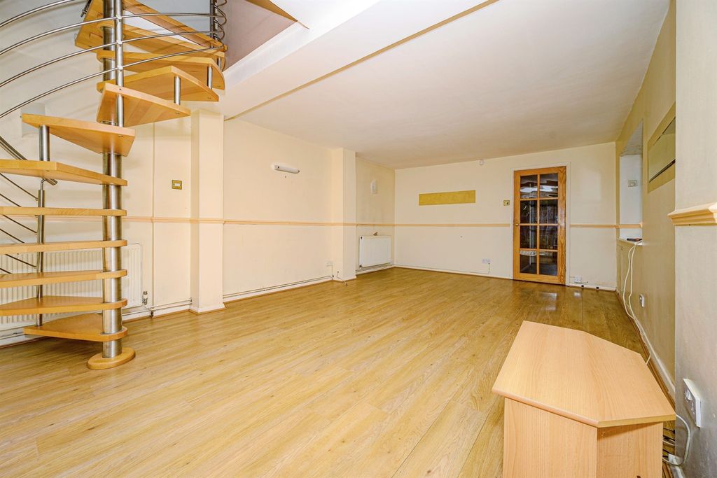 Property photo 2 of 19