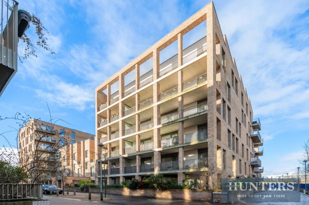 Property photo 1 of 12 Isambard Court,  (12).Jpg