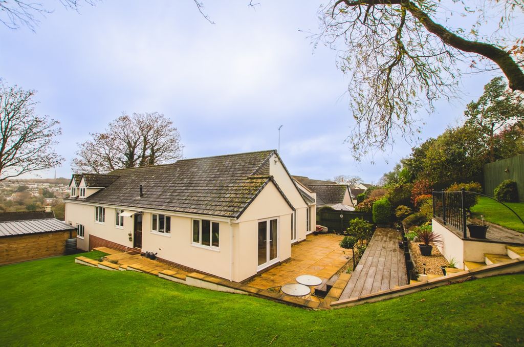 Property photo 1 of 20 18 Lanhydrock View Tps Bodmin 01208 74182-32