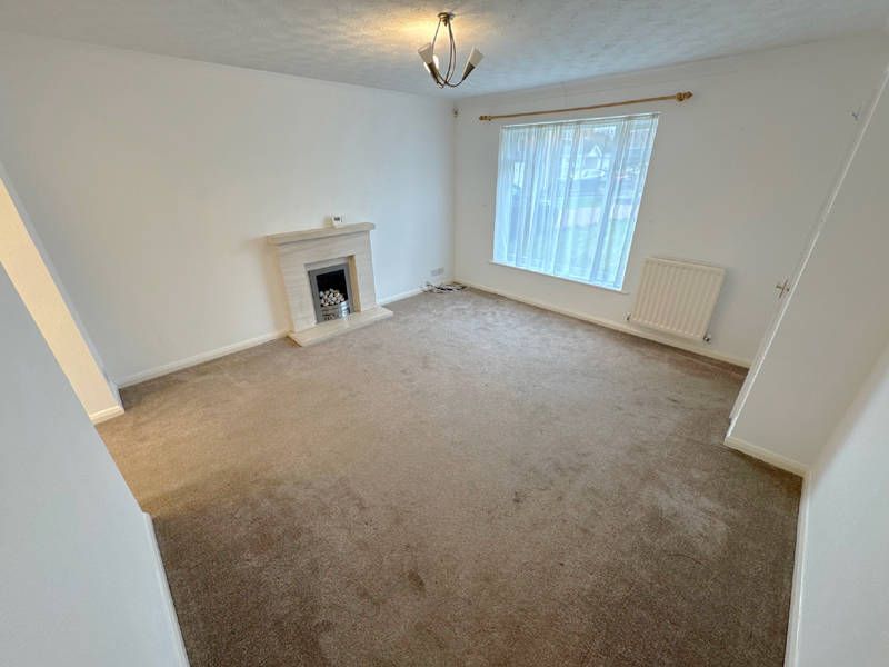 Property photo 2 of 31 Lounge