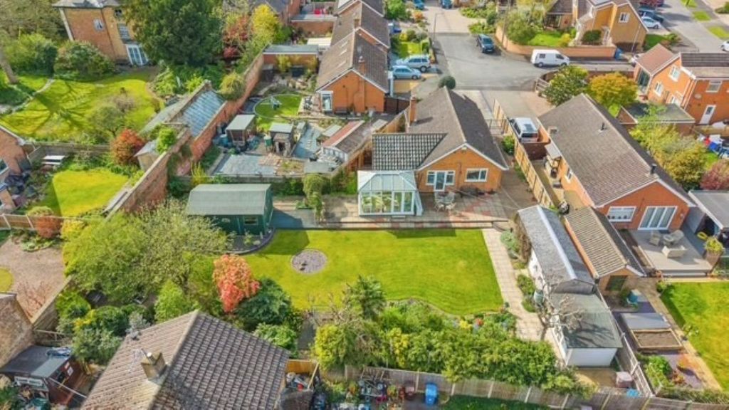 Property photo 2 of 24