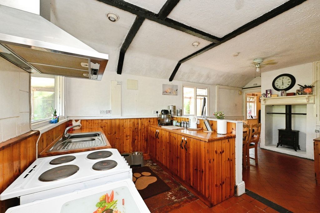 Property photo 2 of 17 Photo