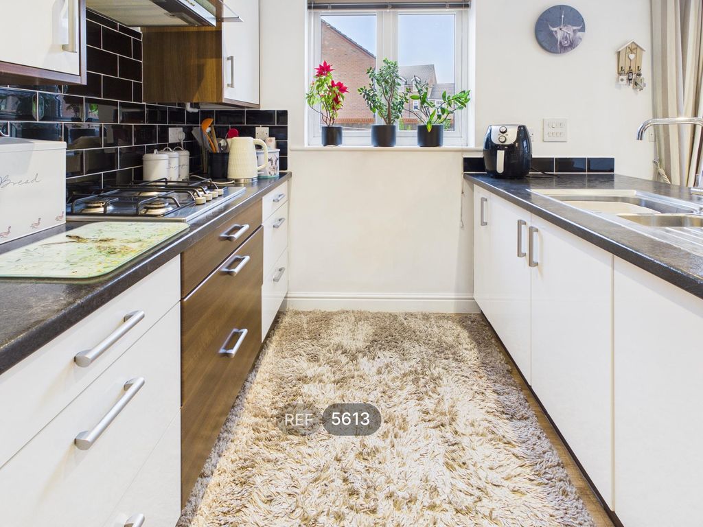 Property photo 2 of 19 Kitchen