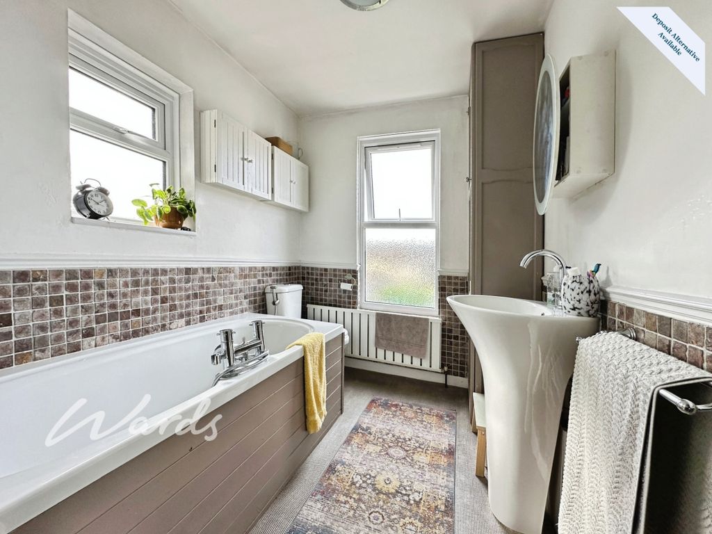 Property photo 3 of 19 Bathroom