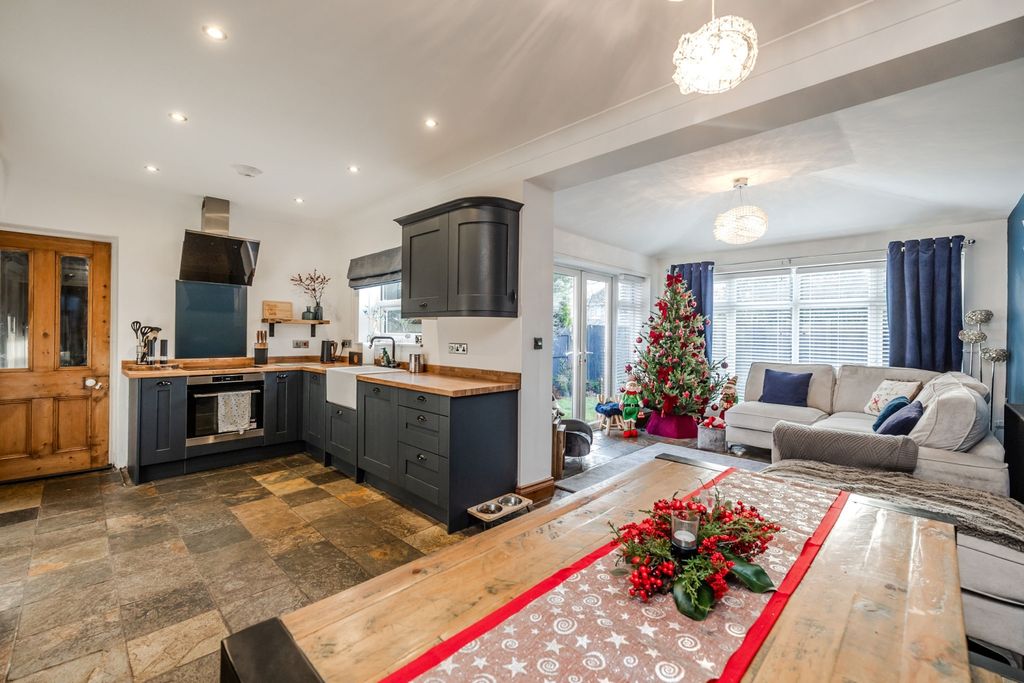 Property photo 2 of 44 171Westavenue-15