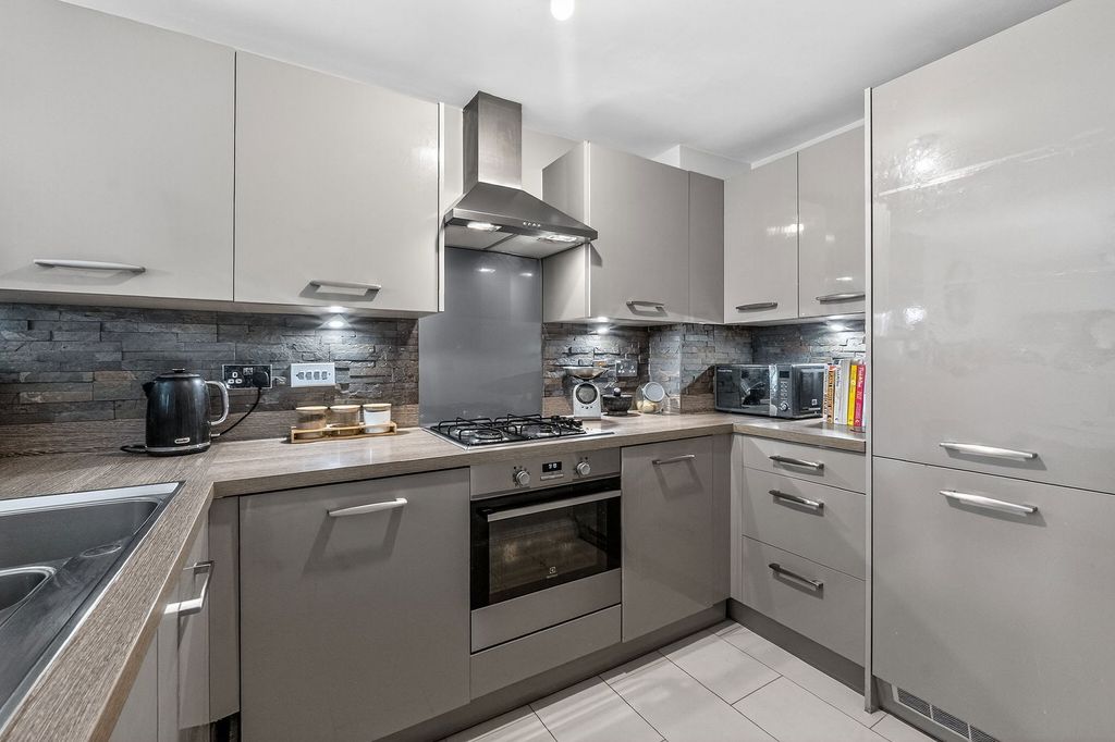 Property photo 3 of 36