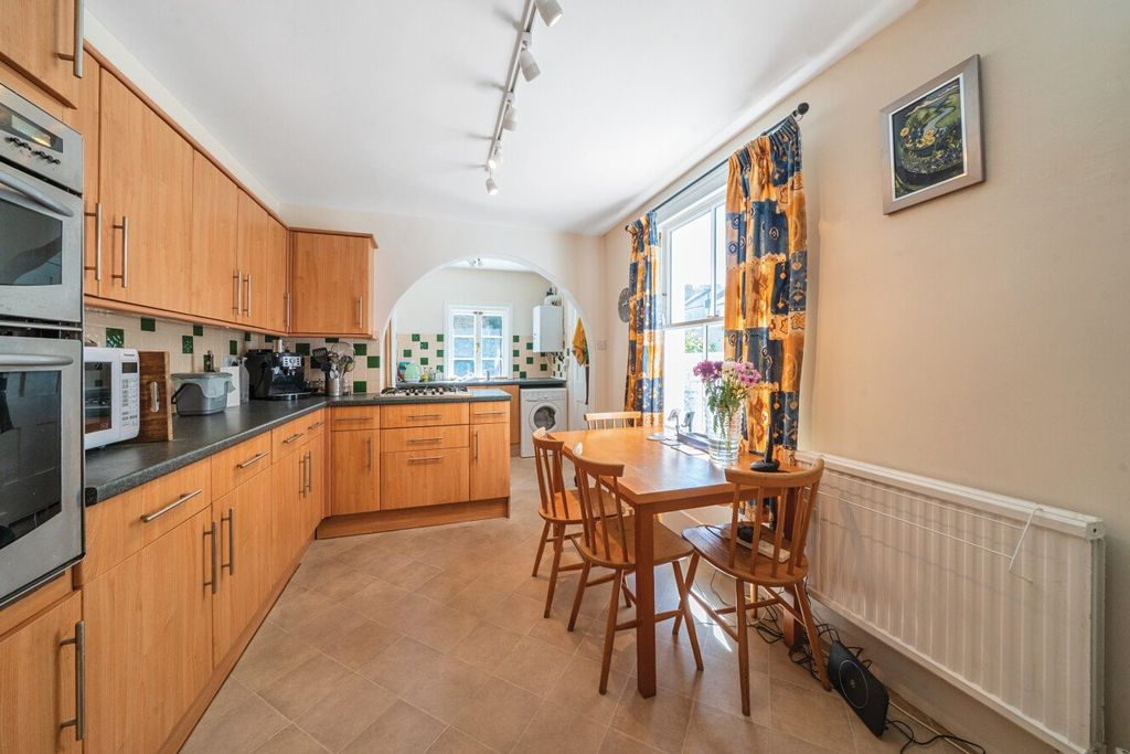 Property photo 2 of 18 Picture No. 15