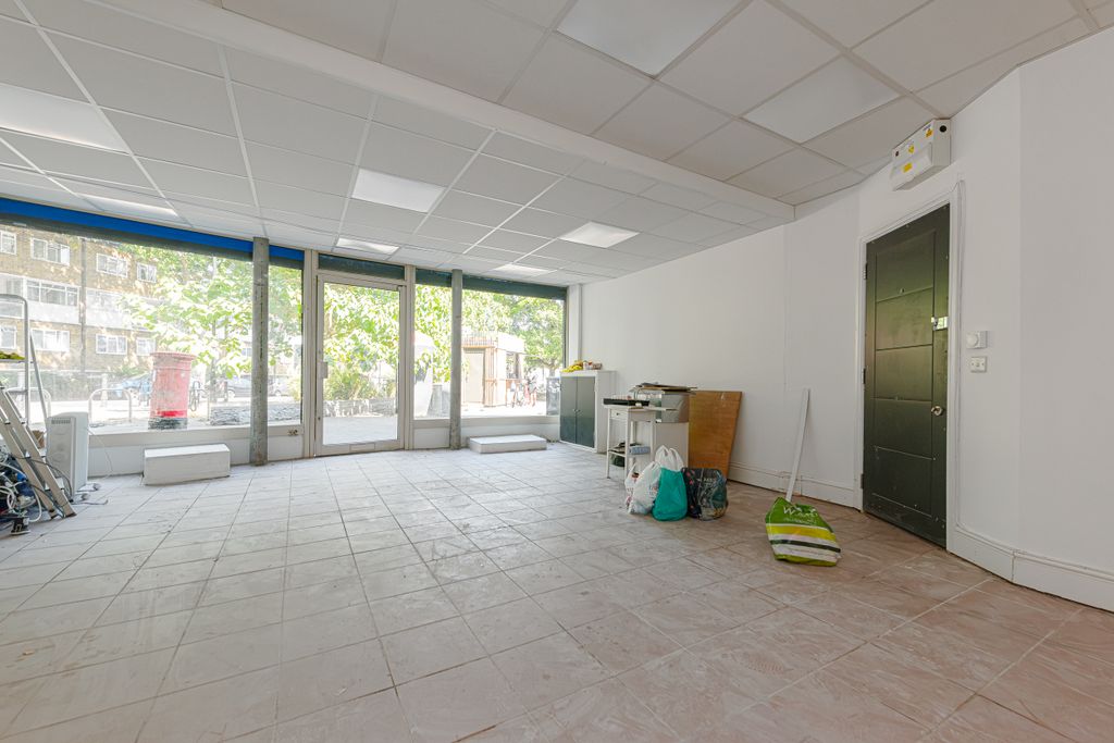 Property photo 2 of 13 Grosvenors Avenue 91-005