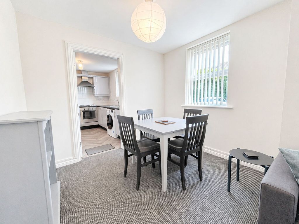 Property photo 3 of 10 Dining Area