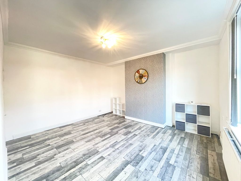 Property photo 3 of 10 Picture No. 32