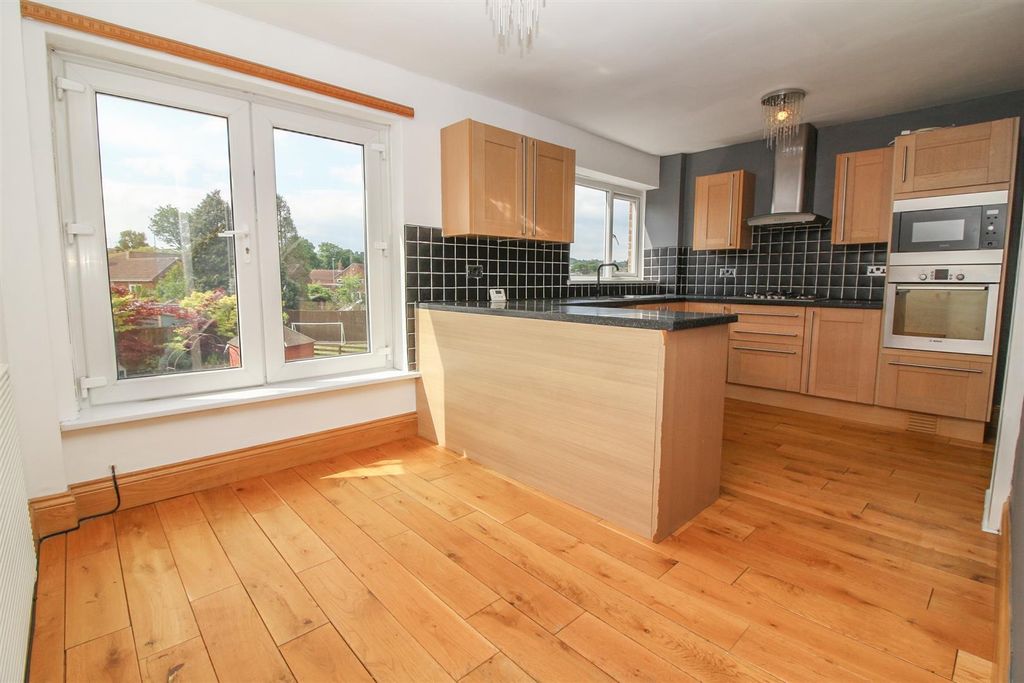 Property photo 3 of 16 Kitchen