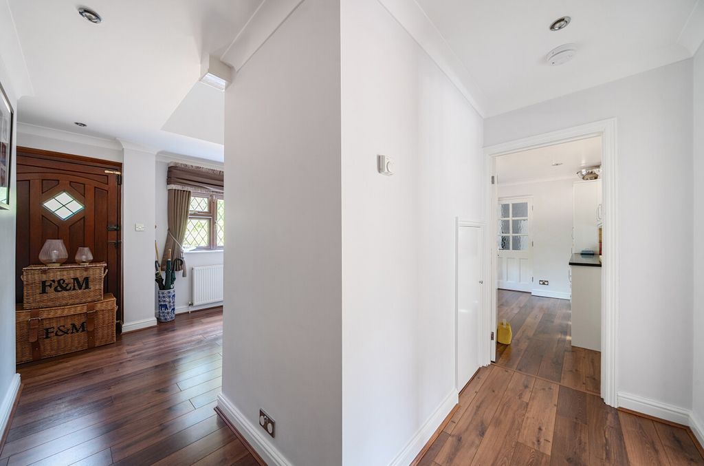 Property photo 3 of 38 1324761-16-68750B...