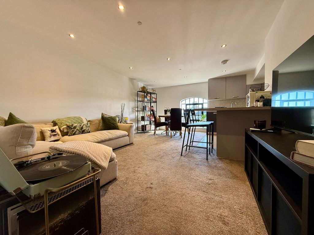 Property photo 3 of 11