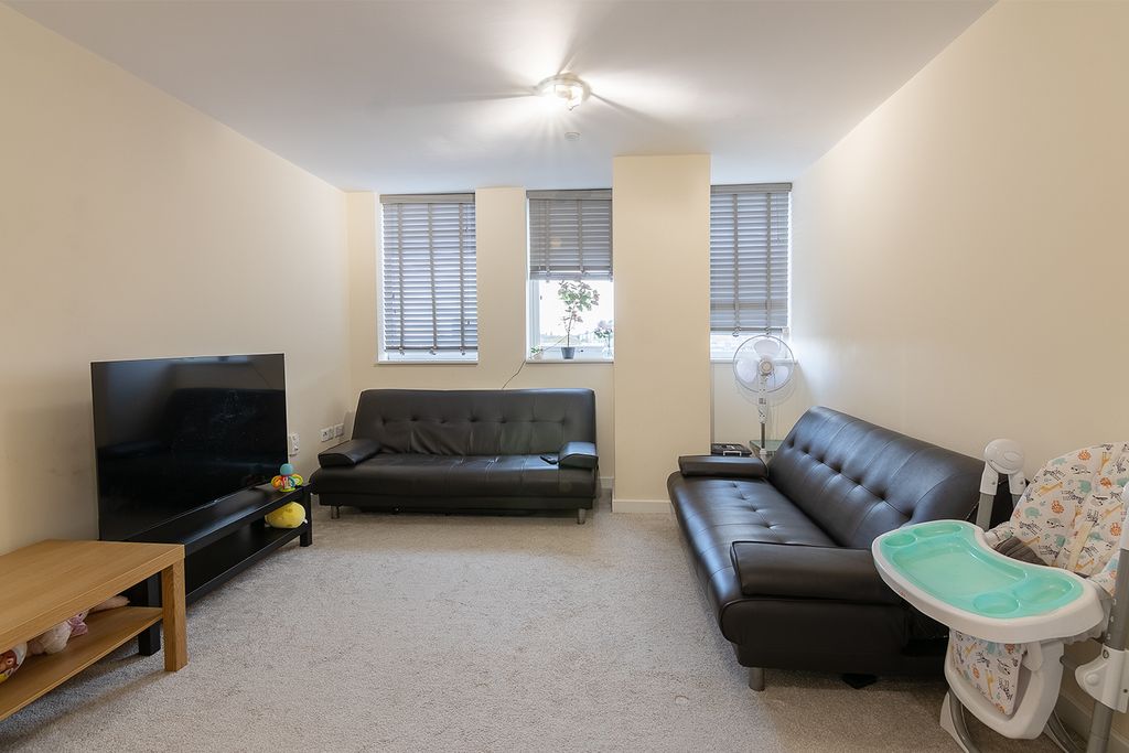 Property photo 2 of 19