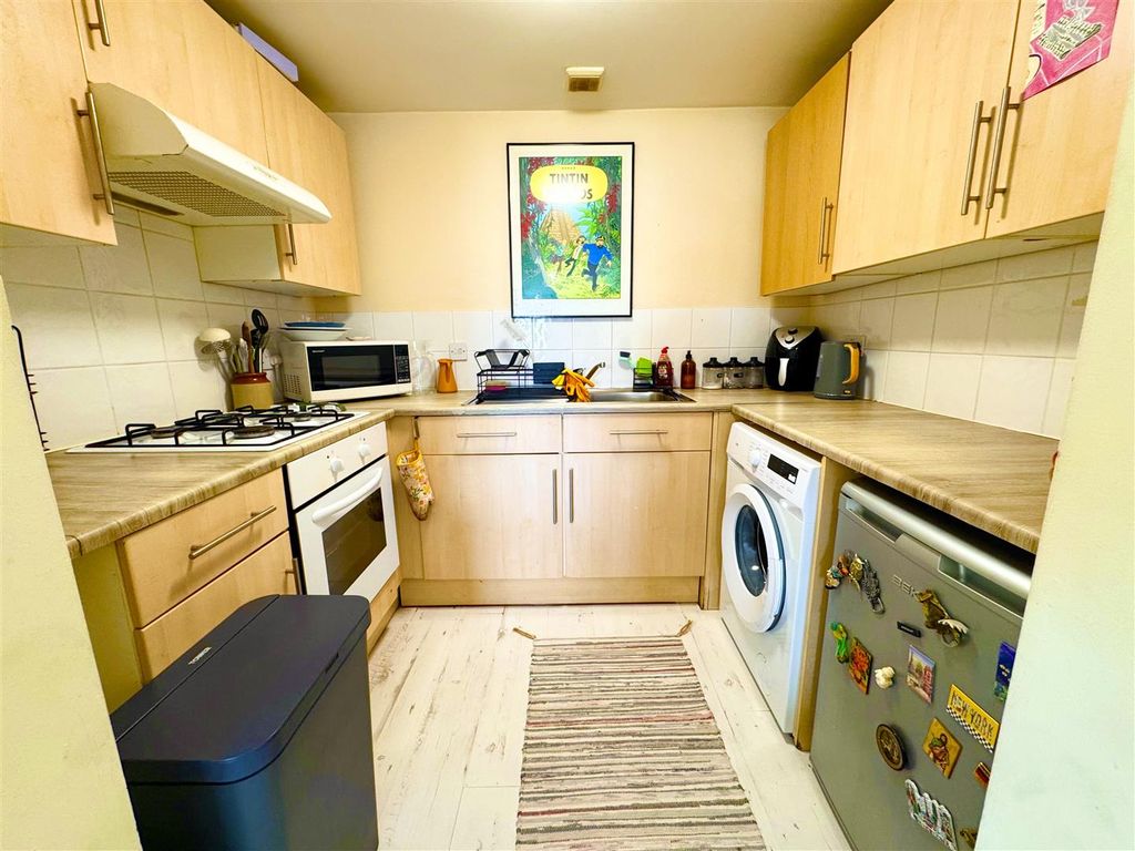 Property photo 2 of 11 Kitchen