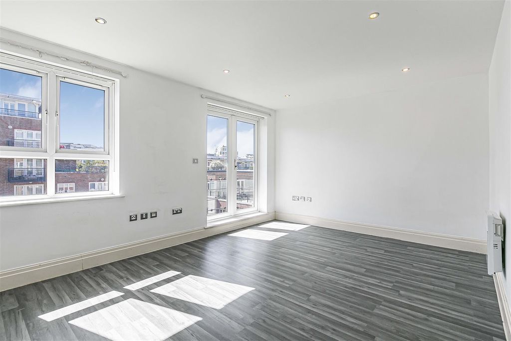Property photo 3 of 14