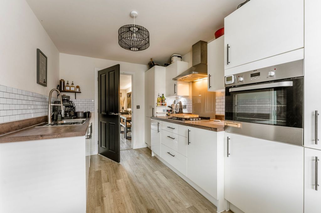 Property photo 3 of 23