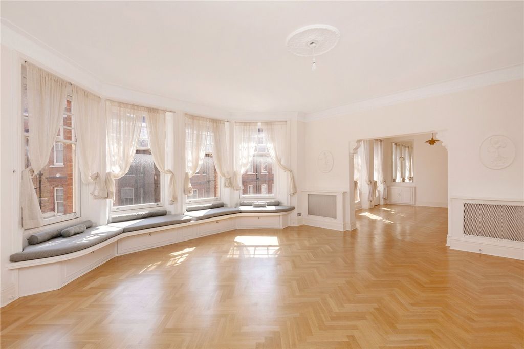 Property photo 3 of 18 Picture No. 02