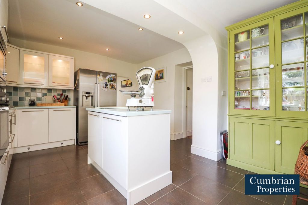 Property photo 2 of 32 Dining Kitchen