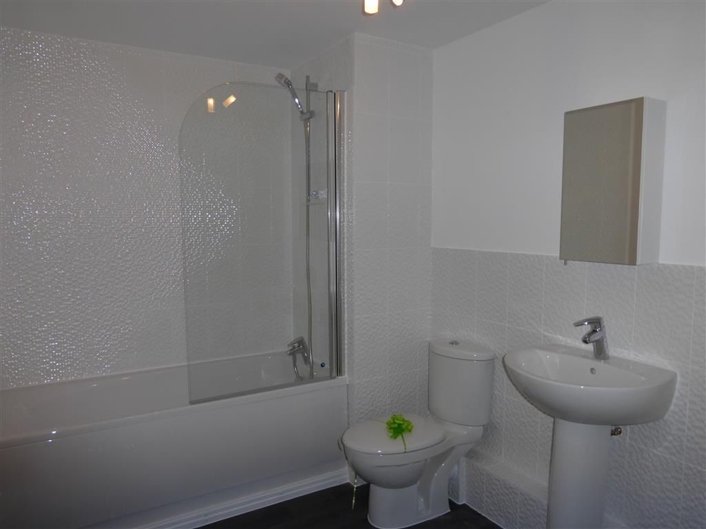 Property photo 3 of 6 Bathroom