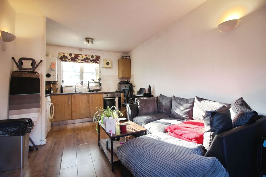 Property photo 3 of 9