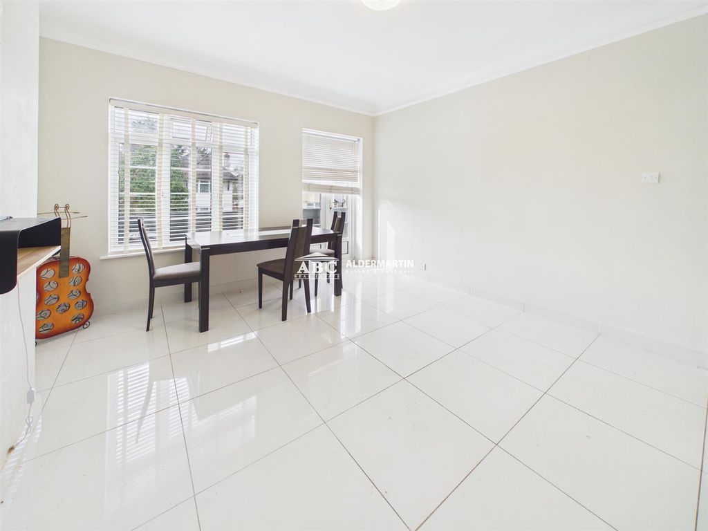 Property photo 2 of 8 Cam03827G0-Pr0136-Still002.Jpg