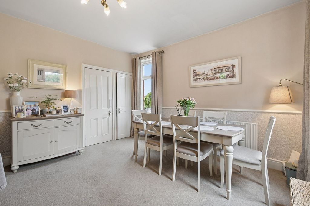 Property photo 2 of 32