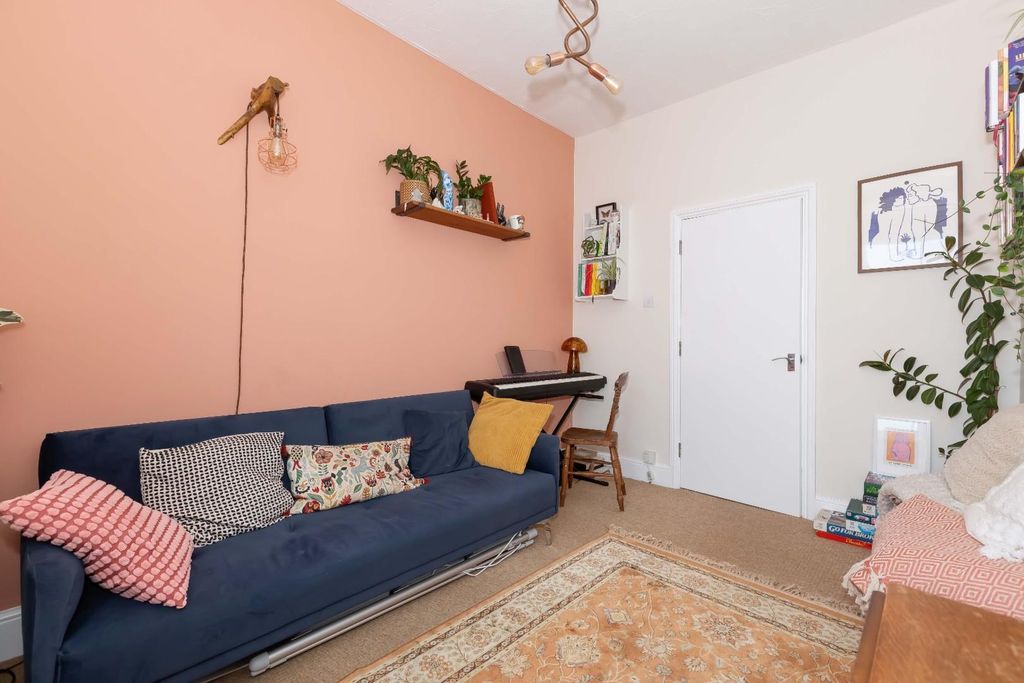 Property photo 3 of 12 Cromwell Rd_9.Jpg