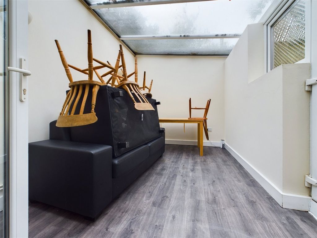 Property photo 3 of 8 Outside-Room-To-Rent