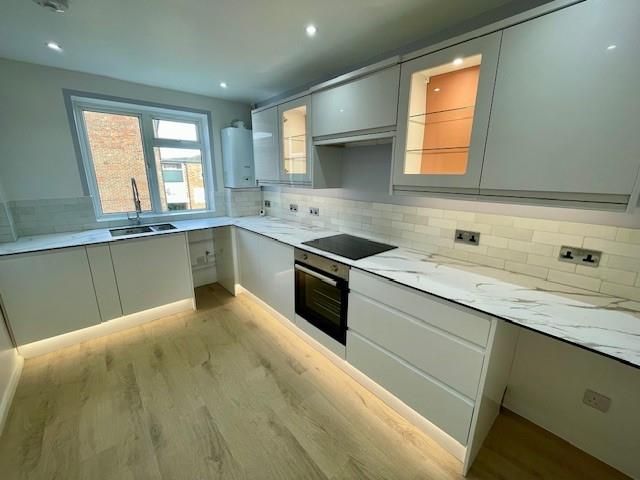 Property photo 3 of 15 Kitchen 1.Jpg