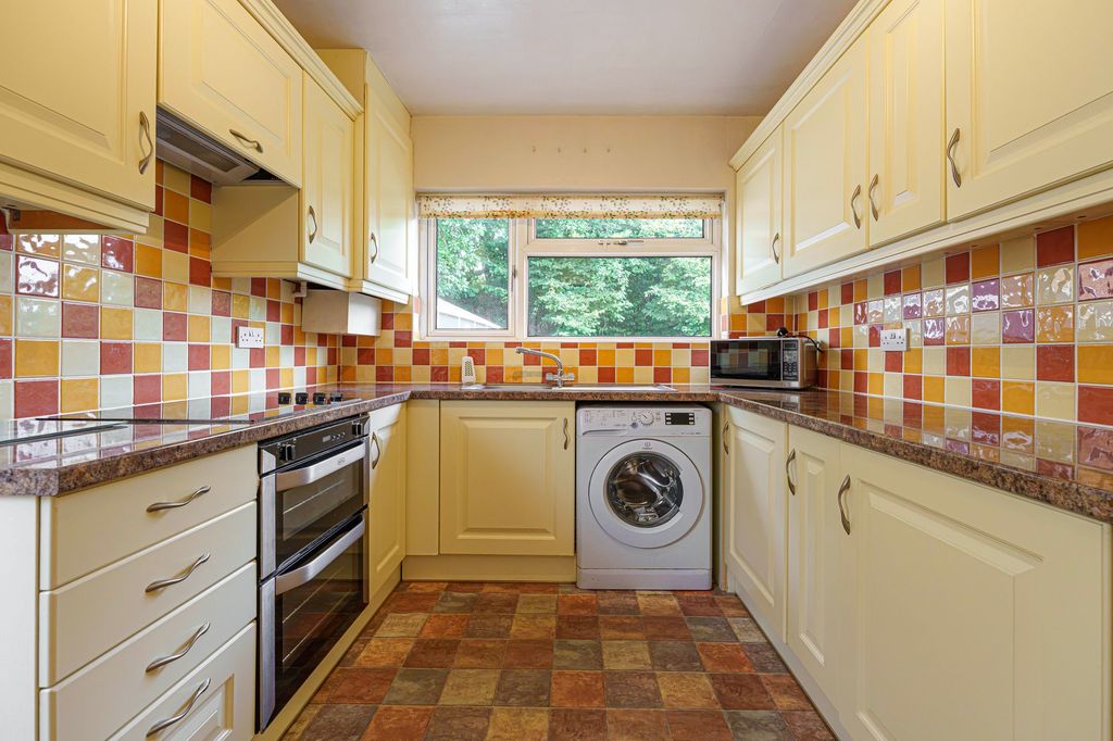 Property photo 2 of 40