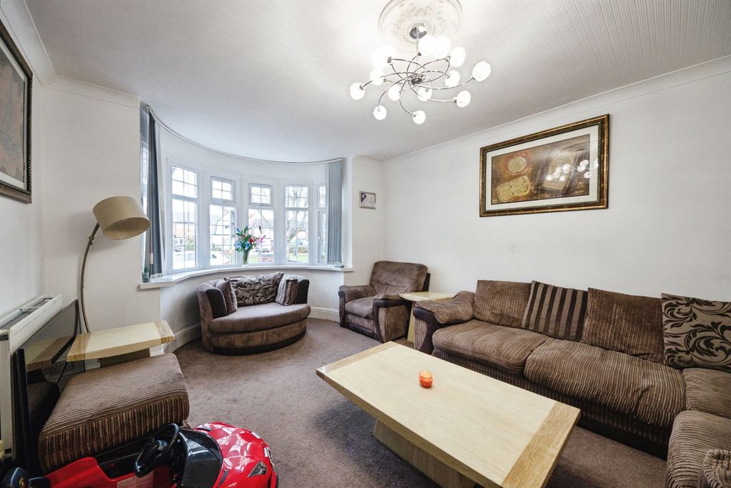 Property photo 2 of 17