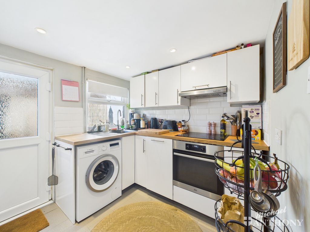 Property photo 3 of 15 Cam02773G0-Pr0364-Still010