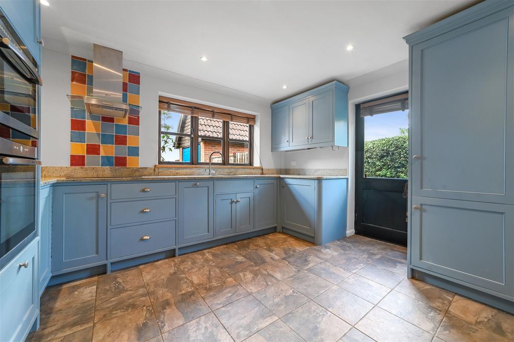 Property photo 2 of 12 Kitchen