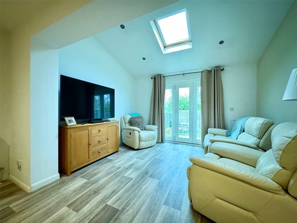 Property photo 3 of 11 Picture No. 14